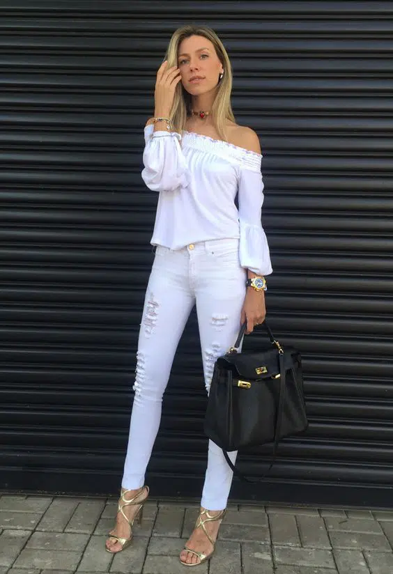 outfit con pantalón blanco blusa