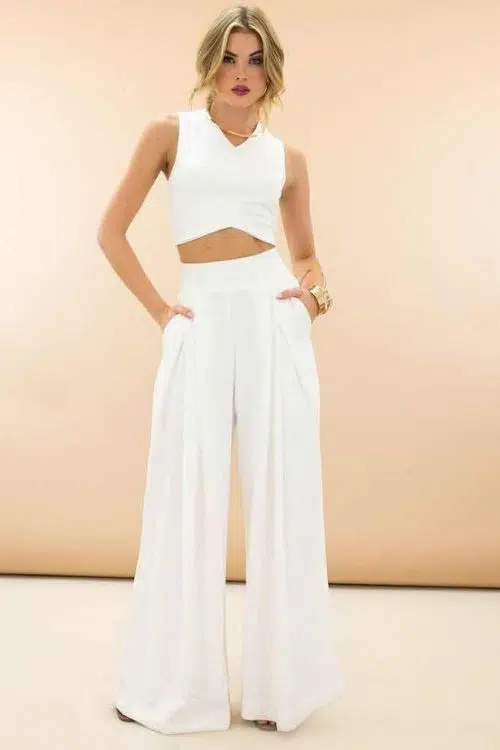 outfit con pantalón blanco de vestir