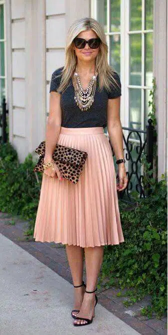 outfit falda rosa plisada