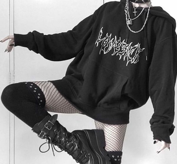 egirl outfits with chains