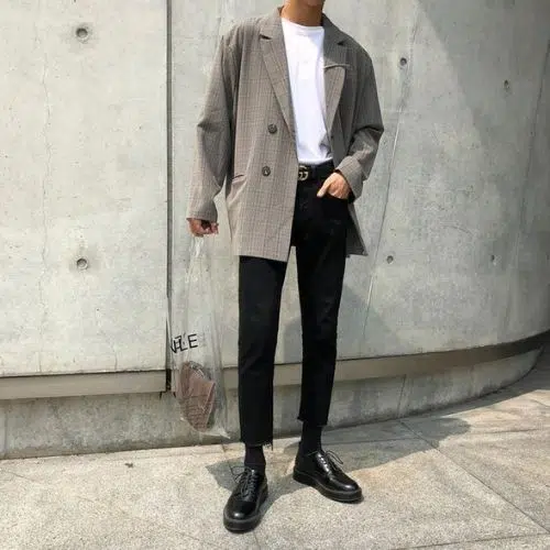 Outfit casual de hombre con blazer a cuadros y skinny jeans