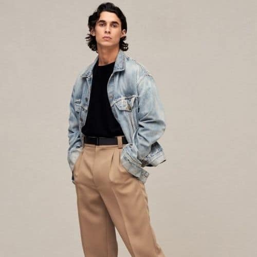 Outfit de los 90s de hombre con chaqueta denim y pantalones