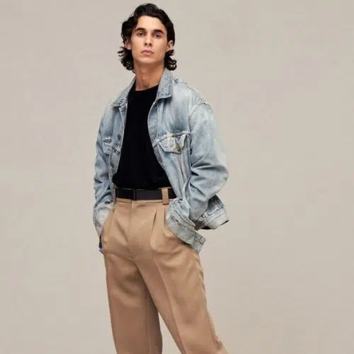 Outfit de los 90s de hombre con chaqueta denim y pantalones 】