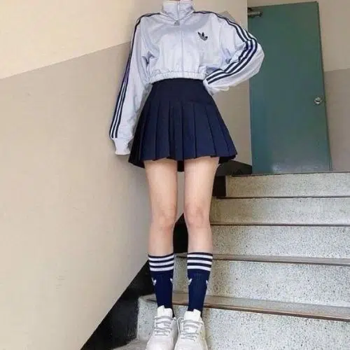Outfit anime estilo colegial con falda tableada y chaqueta deportiva 】