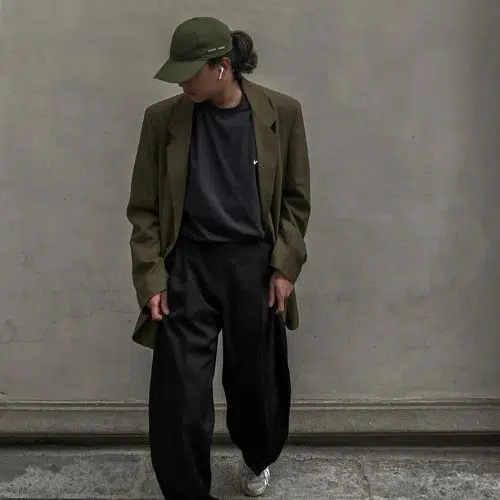 Outfit urbano de hombre con saco y pantalon plisado