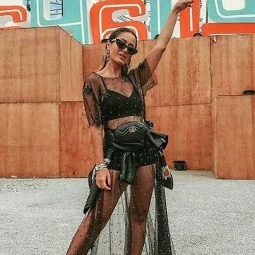 Outfit de mujer para Coachella con vestido largo de malla 】