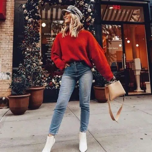 outfit de mujer para invierno con sueter rojo y gorra marinera