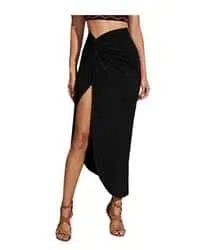 falda larga con abertura negra y crop top