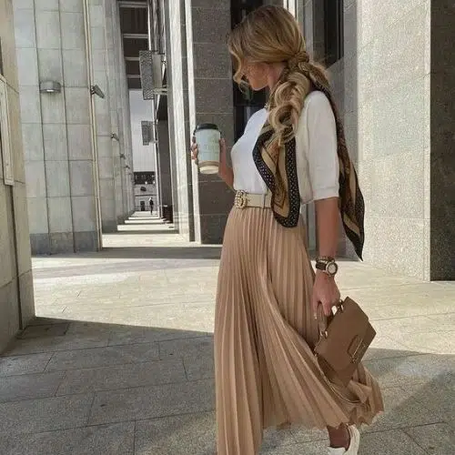 Falda larga plisada color camel